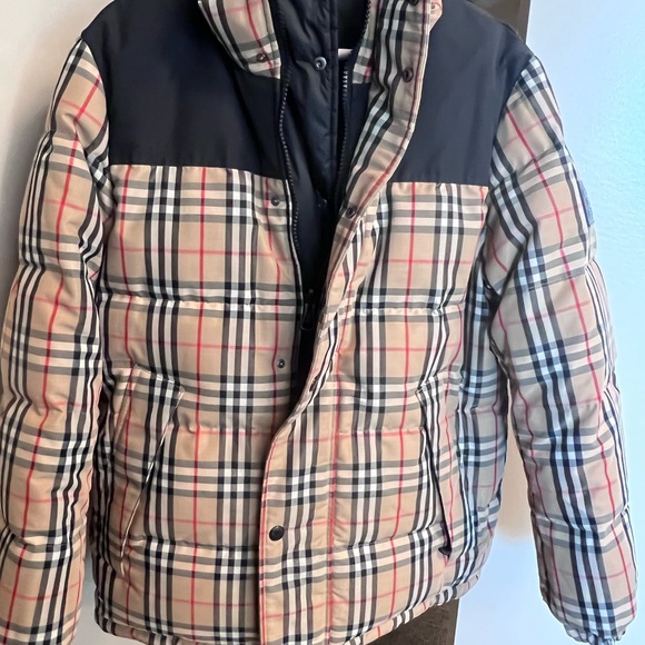 Burberry Men’s Reversible Puffer Coat, size 42 - Picture 12 of 13